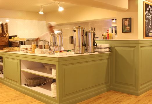 블룸룸스 @ 뉴델리 레일웨이 스테이션