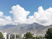 Kangsang Youth Hostel (Potala Palace Jokhang Temple) โรงแรมในลาซา