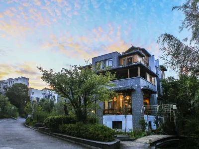Meet Lanju Bed and Breakfast Hotels near Wuyuan Xi Yuan