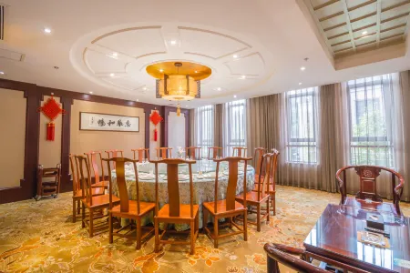 Qing He Hotel Отели рядом с достопримечательностью «Zhejiang A & F University Yijin Campus»