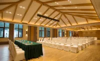 HongYa Minjiang Donghu Wawu Mountain Hot Spring Resort Hotel