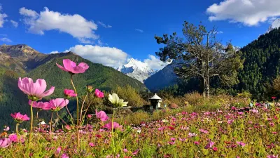 Yading Jianshan Hotel Hotels near Chonggu Sward