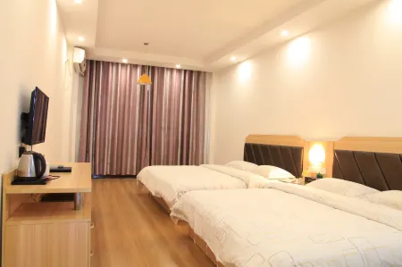 Ningming Meixin Express Hotel Отели рядом с достопримечательностью «Ningming Huashan Rock Art Scenic Area»