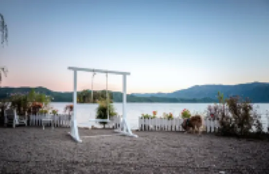 瀘沽湖蘭亭花苑·泊光觀瀾民宿