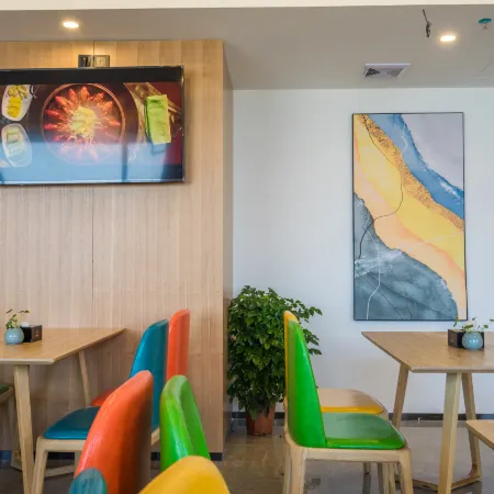 Xinxili International Hotel (Yulin Wanda Garden Expo Park Branch)