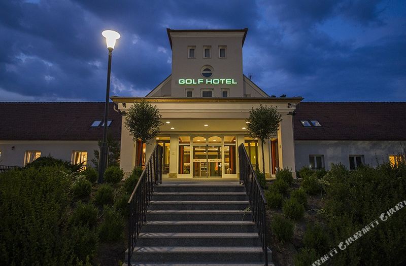 Old Lake Golf Hotel-Tata Updated 2022 Price & Reviews | Trip.com