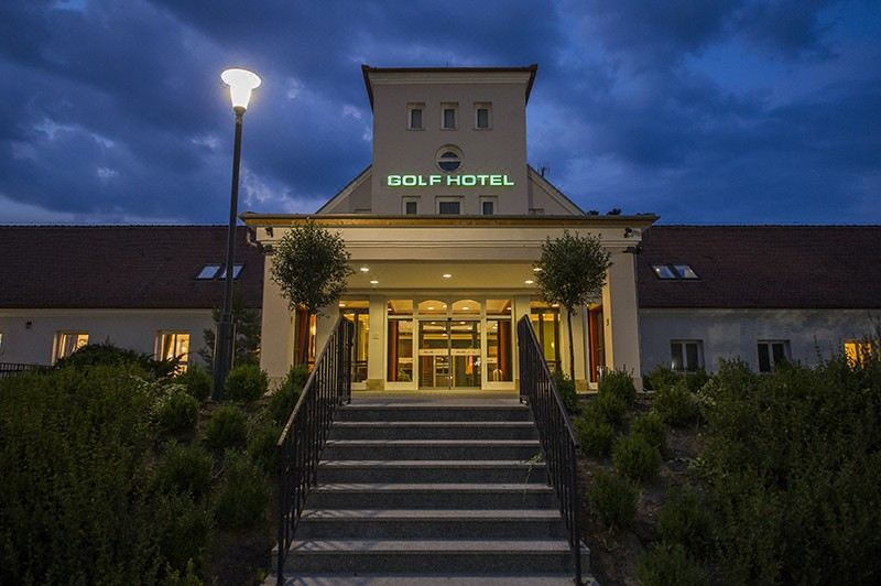 Old Lake Golf Hotel-Tata Updated 2023 Room Price-Reviews & Deals | Trip.com
