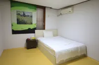 Twins Hotel Отели в г. 
