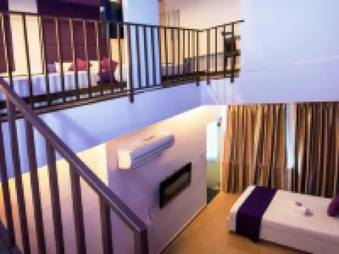 HereHotel Dormitory Hotels in Sekudai
