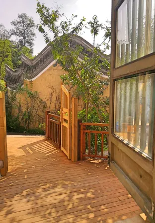 Biwood Riverside Отели рядом с достопримечательностью «Wufengxi Ancient Town»