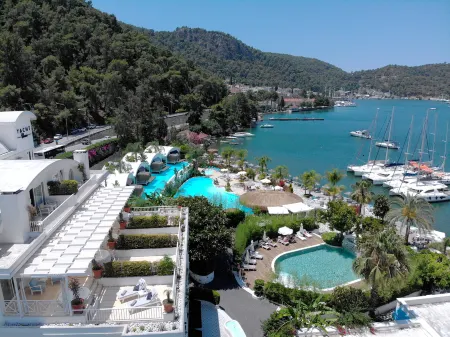 Yacht Classic Hotel - Boutique Class
