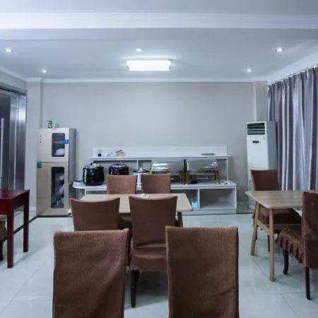 Happy Road Inn Chain Hotel (Huaibei Railway Station)