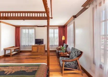 Royal Crown Hotel & Spa