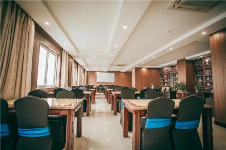 GeMei Hotel (Anqing Qianshan County Hospital Store) Отели рядом со станцией Tianzhu Shan Railway Station