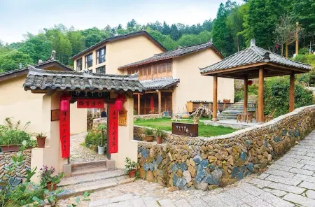 Fusheng Banri Hostel Отели в г. Юньхэ