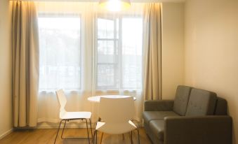 HanTing Hotel (Shanghai Changjiang South Road Subway Station)