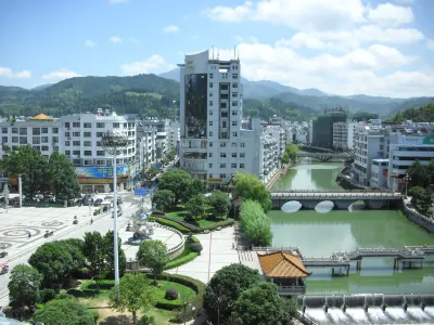 패밀리 포트레이트 그랜드 호텔 신구이둥/신계동 버스정류장 주변 호텔