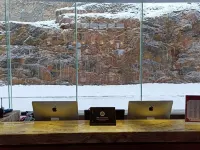 Meet Mountain · Mountain Joy Huiyue Hotel (Xuzhou East Station) - Mountain view