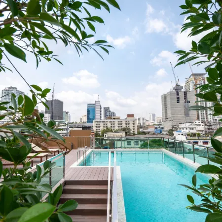 Hyde Park Hotel Bangkok Отели рядом с достопримечательностью «Станция экспресс-поезда Ratchaprarop»