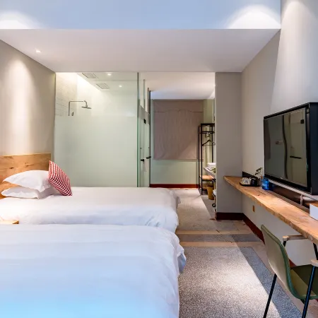 Fanghua Hotel