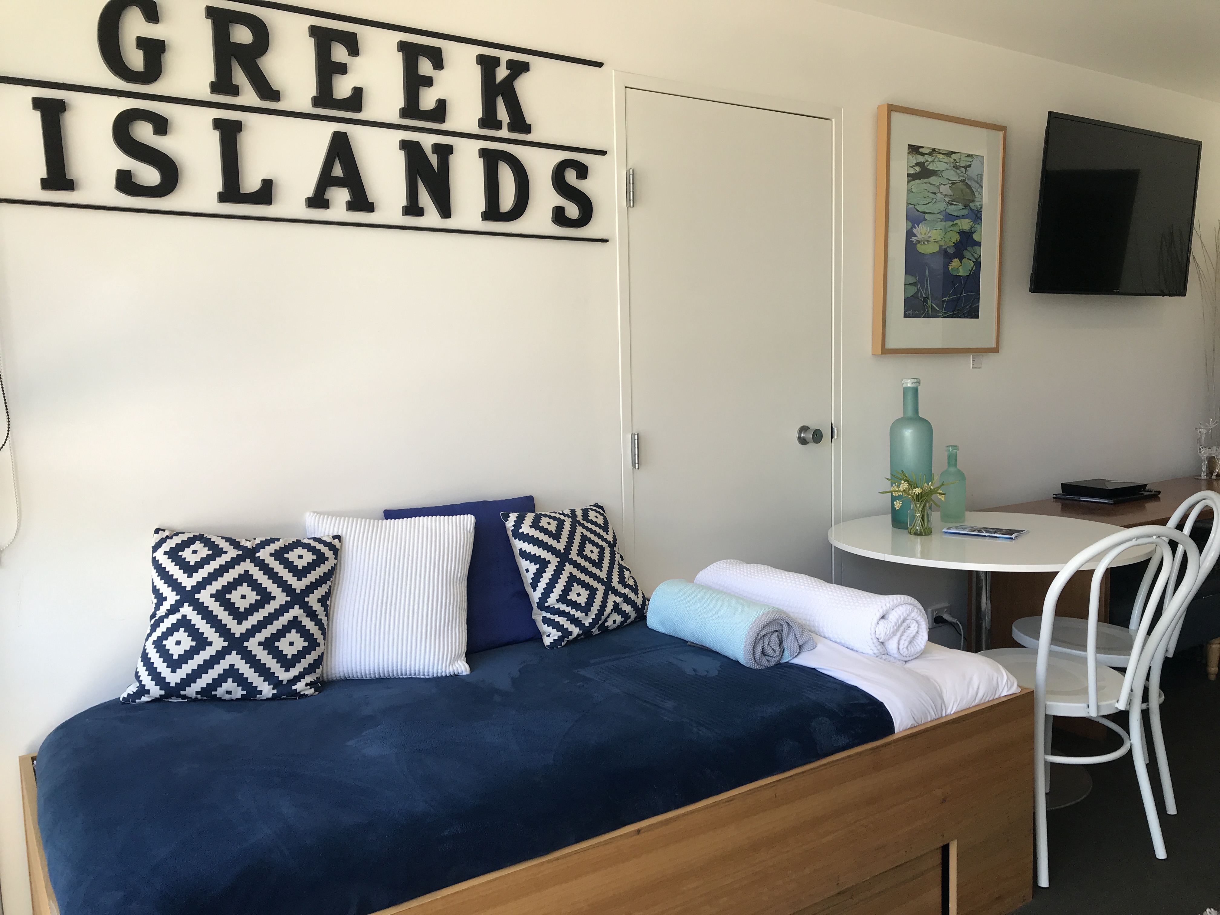 Lorne World Rooms Photos