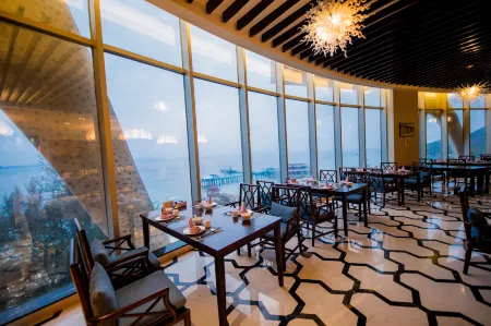 Coral Hotel Sanya Wuzhizhou Island Отели рядом с достопримечательностью «Lover's Bridge»