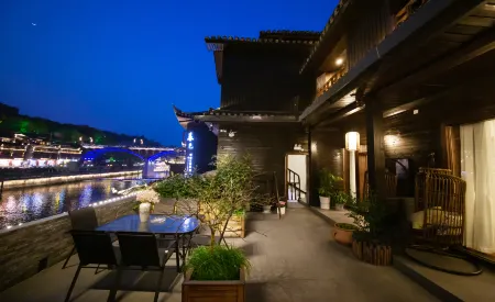 Huashijian Xueqiao Xiaoyuan Riverview Inn