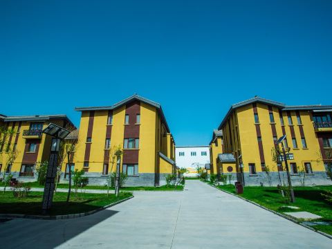 Huzhu Rainbow Tribe Resort Hotel