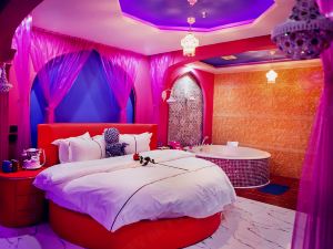 520 Couples' Themed Hotel