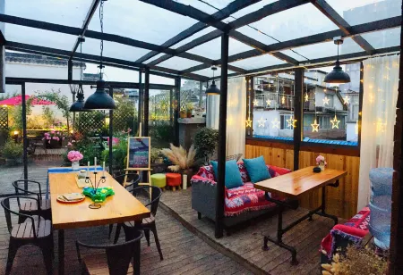 Huangshan Alley BNB(Tunxi Old Street Homestay) Отели рядом с достопримечательностью «Cheng's Miyake»