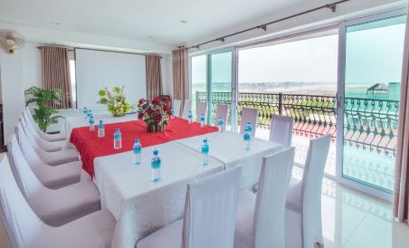 V Hotel Vientiane - Housity