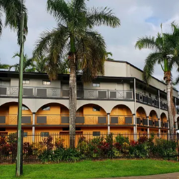 Palm Royale Cairns Отели в г. Кэрнс