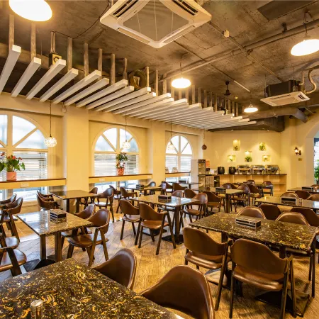 Jiangmen Park Lane Hotel (Overseas Chinese 33 Xu Street)