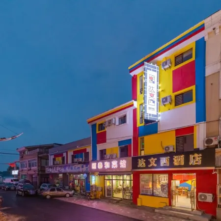 Dandong Da Vinci Hotel (Yalu River Broken Bridge)