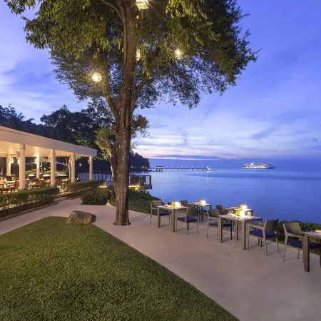 Amari Phuket Отели рядом с достопримечательностью «Пляж Мерлин»