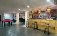 Gongjin Lianri Ecological Cave Hotel (Daocheng Yading Branch)