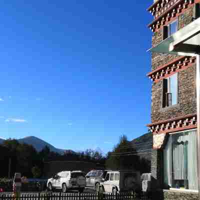 康定藏地祥雪酒店 Hotel Exterior