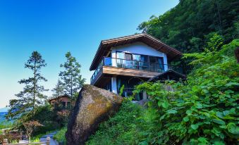 Four-Faced Mountains Twin XILU Homestay