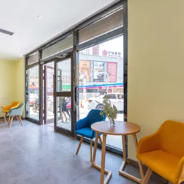 Huasu Hotel (Xining Railway Station)