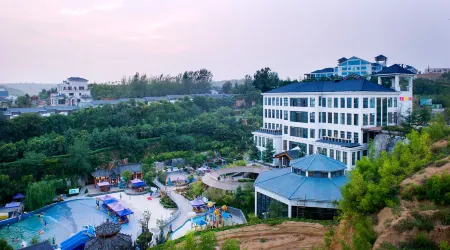 Fengxiang hot spring Hotel Отели рядом с достопримечательностью «Yi River»