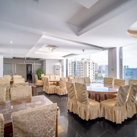 Boutique Holiday Hotel (Beihai Beibuwan Square)