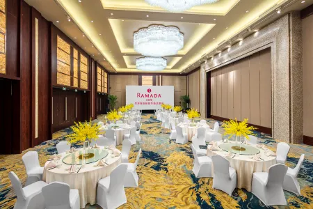 Ramada by Wyndham Heze Отели рядом с достопримечательностью «Heze University North Campus»