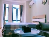 九江黑色小金子公寓 - 舒适简约一室大床房