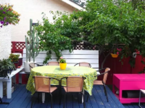 Brother Li Homestay Hotels in Calgary