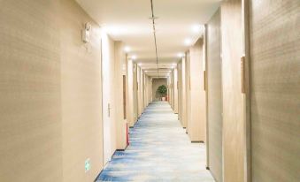 Huayi Hotel (Hankou Railway Station Changqing Road Branch)