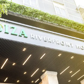 Ibiza Riverfront Da Nang Hotel Отели рядом с достопримечательностью «Хан- Ривер»