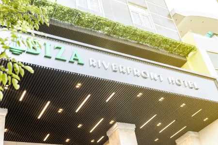 Ibiza Riverfront Da Nang Hotel Отели рядом с достопримечательностью «Cao Dai Temple»