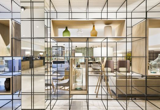 더 레벨 앳 멜리아 세빌라