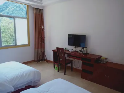 Luren Hostel Hotels near Zhongfeng Cave