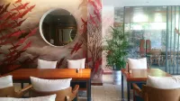 Yangshuo Li river resort - ที่มีบาร์